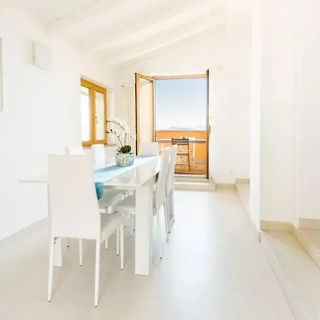 Piccapiana Sea View Attic Flat * La Spezia