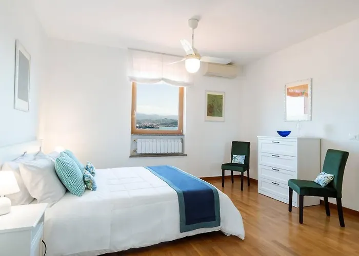 Piccapiana Sea View Attic Flat - Mytouristhome