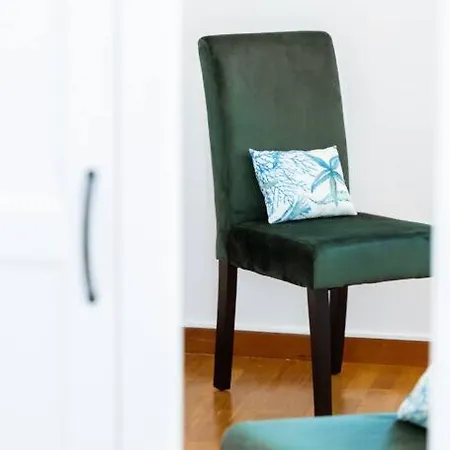 Piccapiana Sea View Attic Flat *