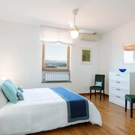 Piccapiana Sea View Attic Flat - Mytouristhome