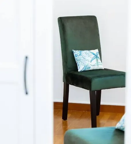 Piccapiana Sea View Attic Flat *